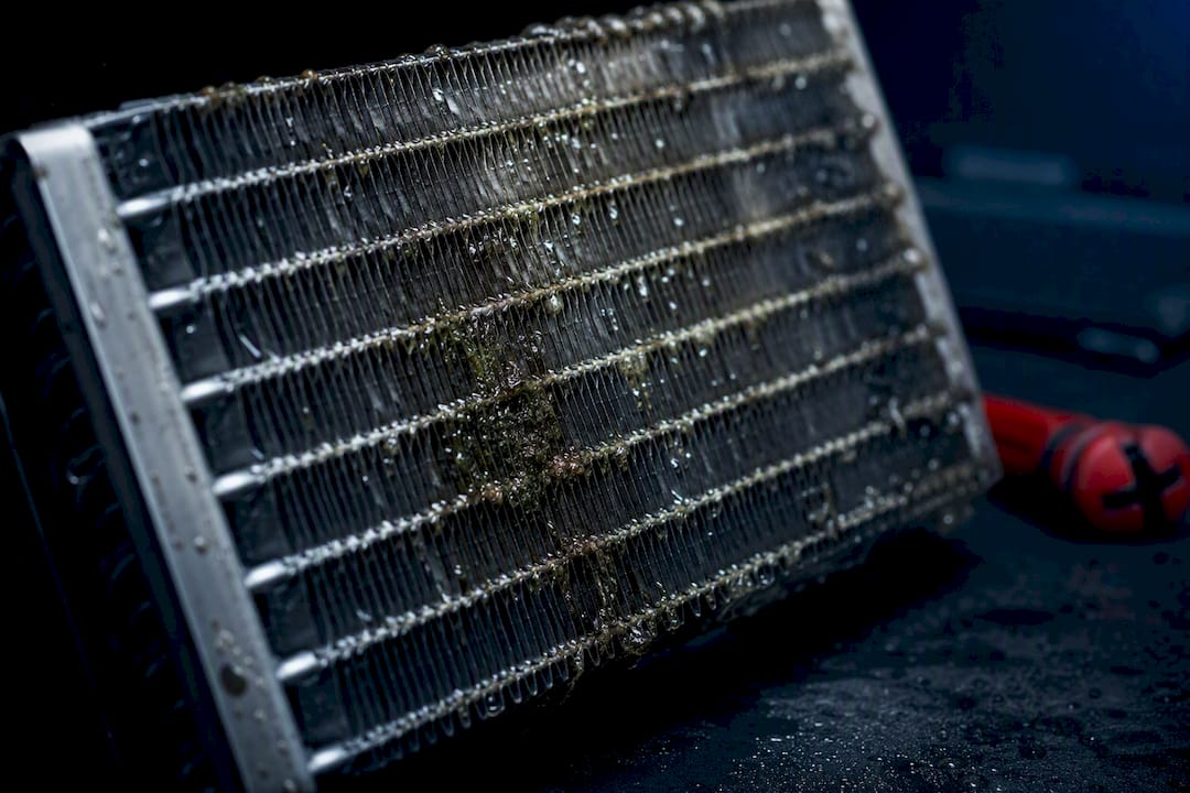 Ailettes mouillées d’un évaporateur de climatisation