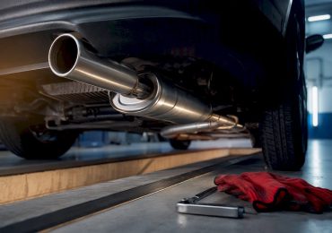 1789217157590_Ligne-inox-et-silencieux-sous-un-vehicule Échappement inox avec silencieux sous le véhicule